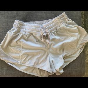 Lululemon Hotty Hot Short 2.5” White size 6
